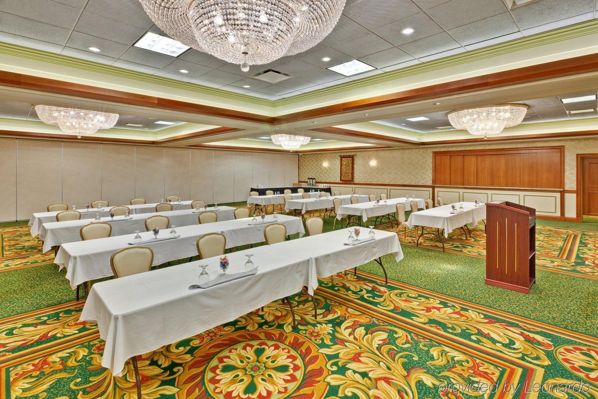 Hotel Chicago Sw-countryside Confctr By Ihg Countryside