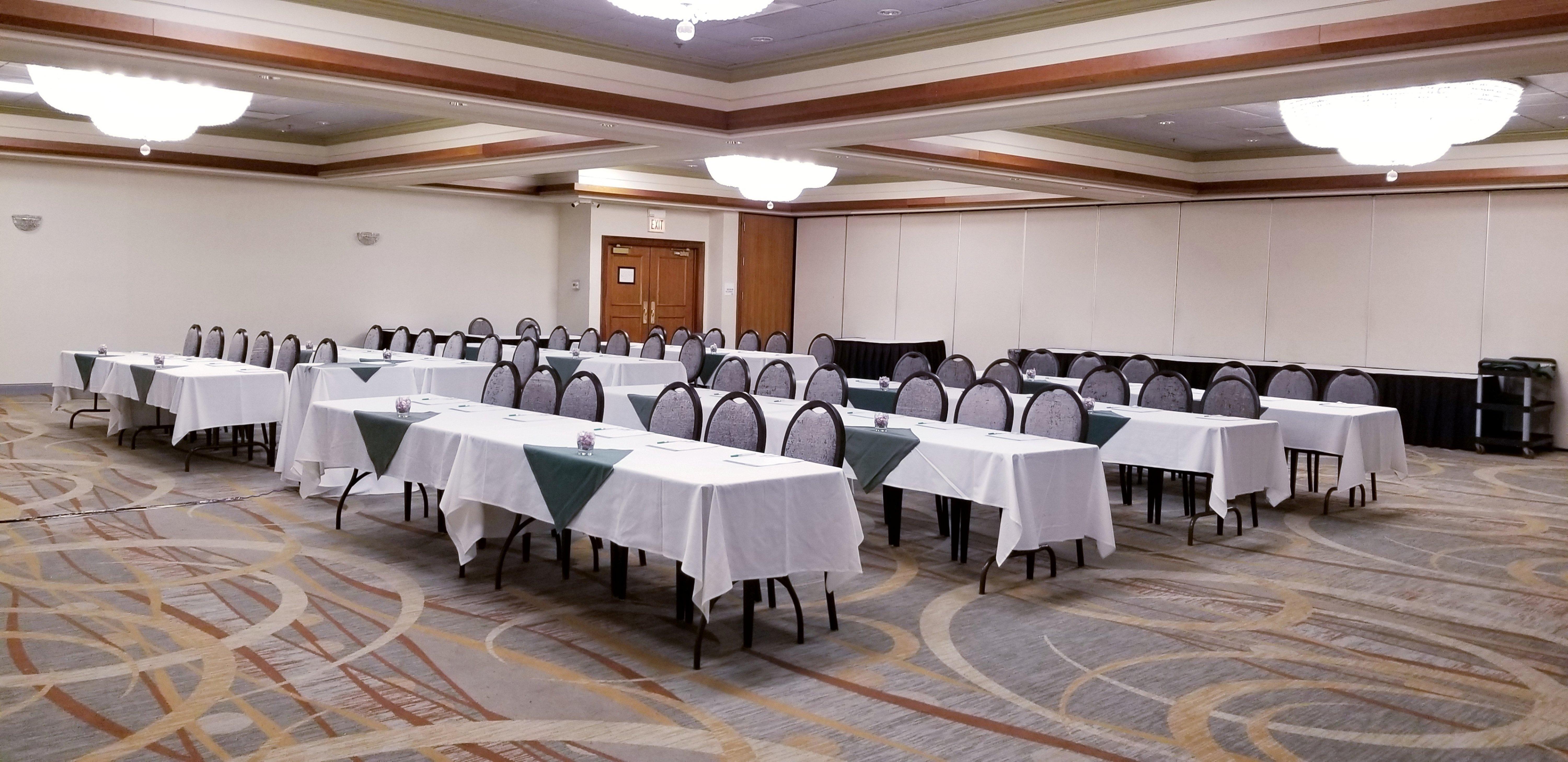 Chicago Sw-countryside Confctr By Ihg Countryside