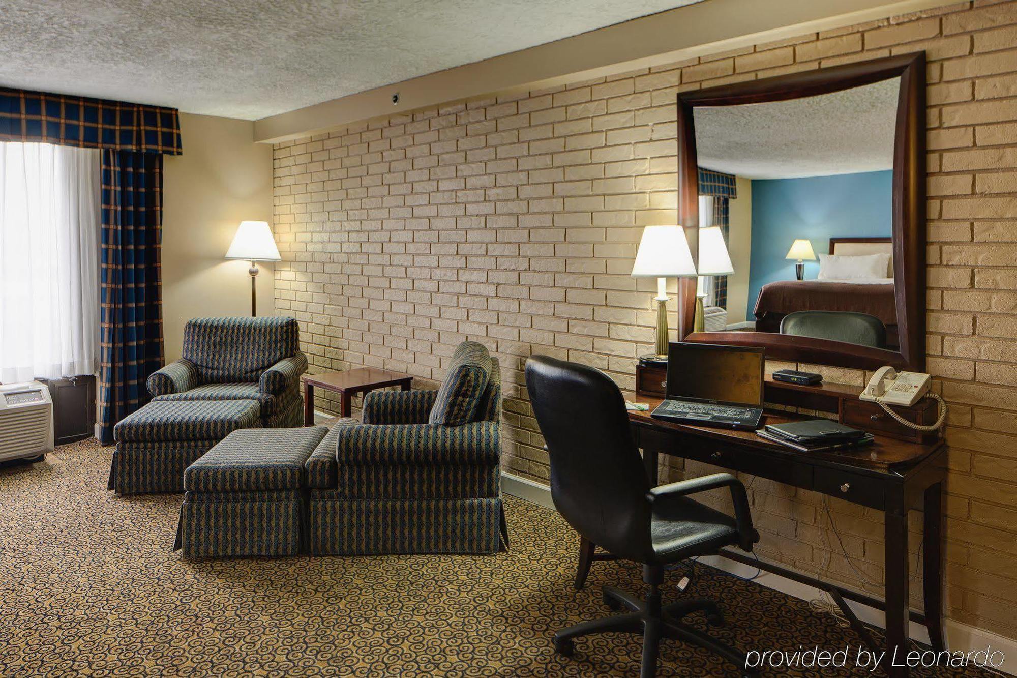 Hotel Chicago Sw-countryside Confctr By Ihg Countryside