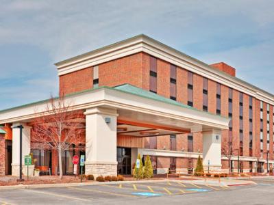 Chicago Sw-countryside Confctr By Ihg Hotel 4*